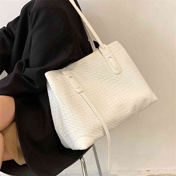 

french woven women's 2021 new single shoulder underarm portable tote bag