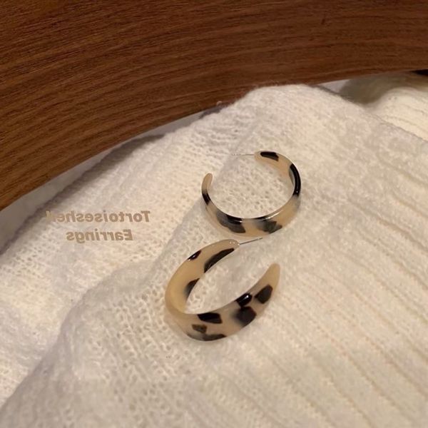 

earrings korean version: little sister light leopard print acrylic resin c-shaped earrings for women, Golden