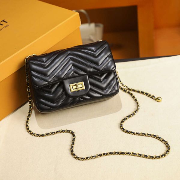 

bag female 2021 chain small square bag is fashionable and easy to take v-pattern