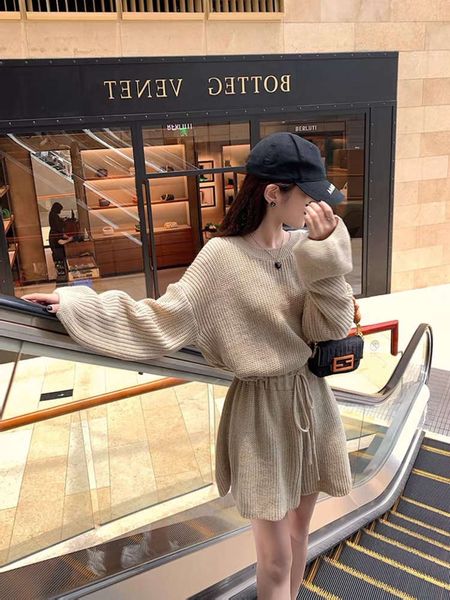 

temperament brown knitted set v-neck round neck solid pink sweater, White;black