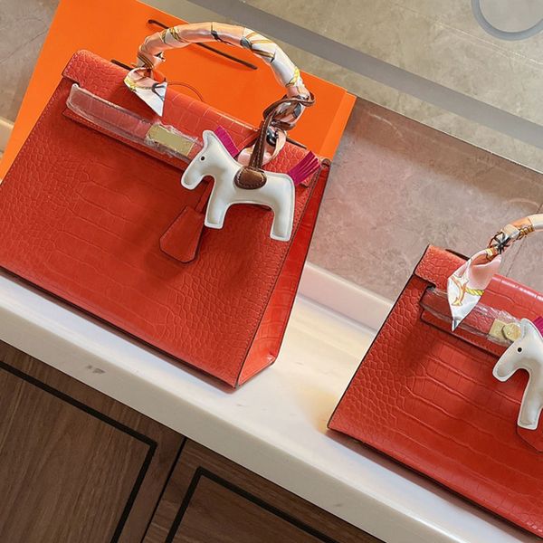 

25cm 28cm women handbags tote bag alligator design genuine leather crossbody shoulder bags classic letter totes stamped lock horse scarf gif