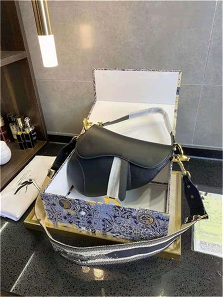 

cowhide saddle bags classic style unique handbag women luxurys designers handbags 2022 four colors available shoulder bag tote wallets card
