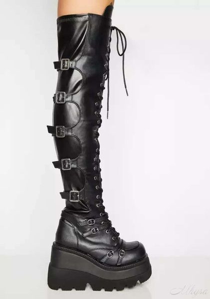 2021 Botas femininas de alta qualidade com design de alta qualidade, botas de cano alto com fivela punk, botas de salto alto femininas, cosplay, cunhas, botas femininas