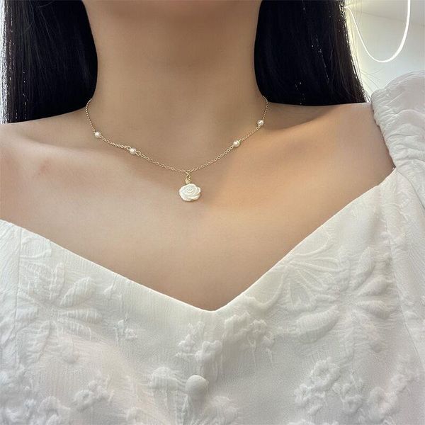 

chains fashion jewelry white flower resin pendant necklace single layer chain with small freshwater pearl for gift, Silver
