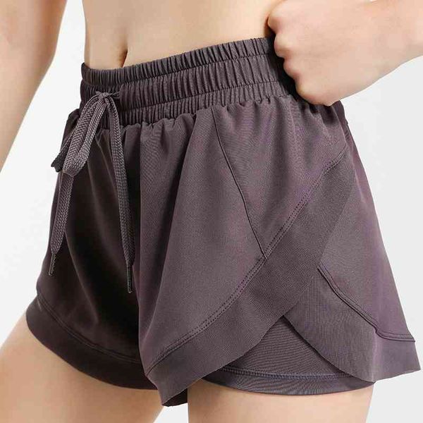 

new breathable and quick drying sports shorts for women, Black;white