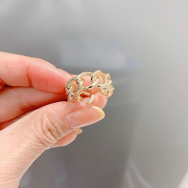 

fashion trend simple metal twisted chain temperament lady hollow ring we, Black