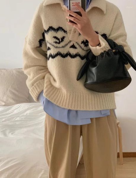 

stock] han qiudong's style with retro jacquard lapel woolen sweater and women's pullover sweaters, White;black