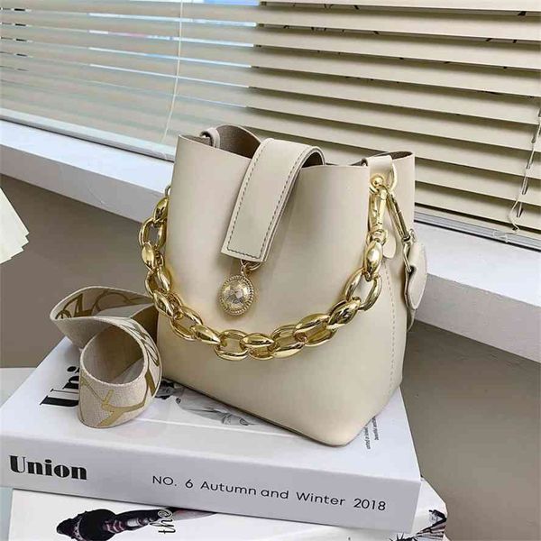 

2021 new korean fashion women's simple foreign chain shoulder large capacity slung bucket bag