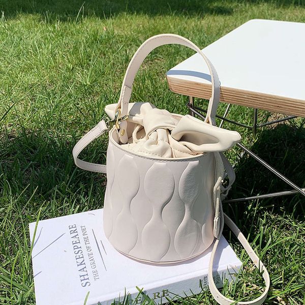 

summer bag 2021 fashion dign msenger women's summer portable bucket