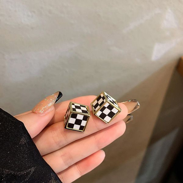 

chessboard lattice earrings women's design sense advanced light luxury minority lattice simple earrings jewelry trend, Golden;silver