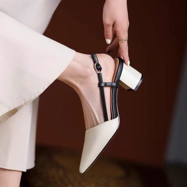 2021 Designer Moda High Heel Womens Sandálias Sapatos Únicos Material de couro apontado tamanho sexy 34-41 luxo e elegante
