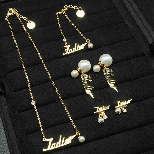 

70% off new necklace is decorated with gold metal, resin beads and white imitation crystal, Golden;silver