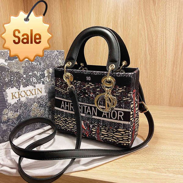 

women's bag 2021 new fashion canvas printed hand-held diana bag