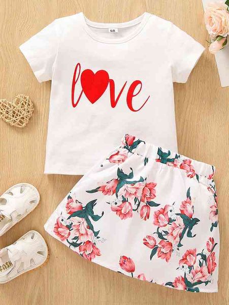 

baby heart & letter graphic tee & floral print skirt she, White