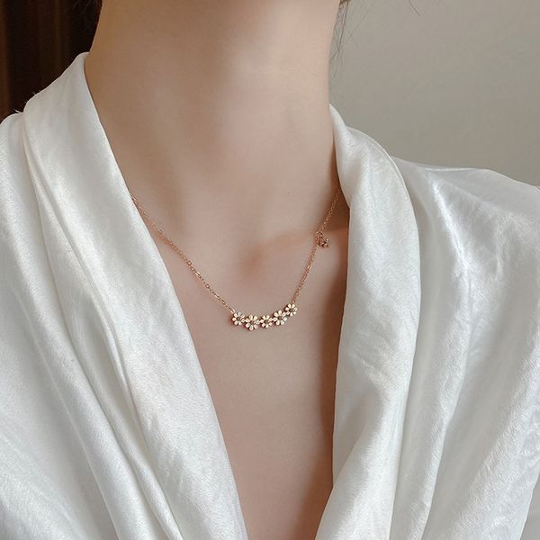 

light luxury daisy flower lock necklace, Silver