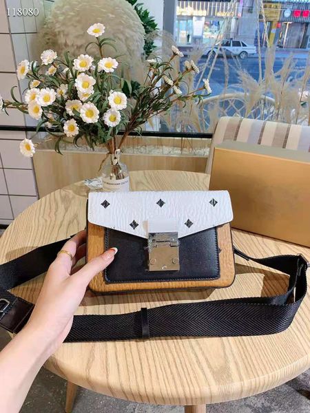 

2021 women's shoulder bag splicing process size 20cm