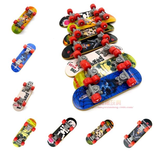 

14cm finger skateboard toy creative plastic finger skateboard gift0