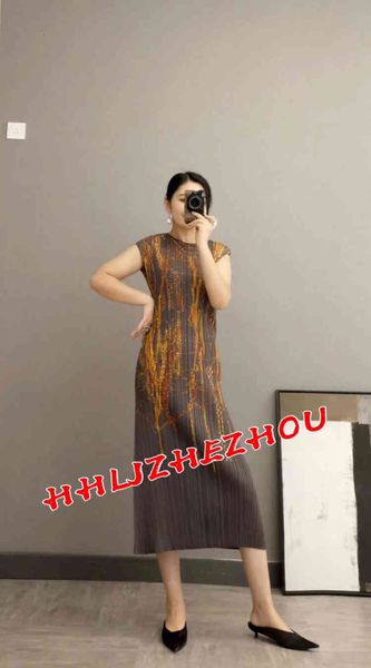 

dress fashion miyake o-neck sleeveless pleated bright silk straight, Black;gray