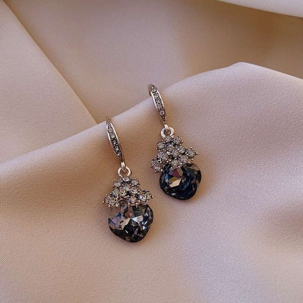 

korean imitation crystal flower fashion earrings temperament ear hook, Black