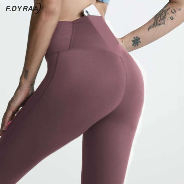 Leggings da palestra senza cuciture con tasca Sport Abbigliamento fitness da donna Pantaloni da corsa da yoga Push-up Collant a compressione a vita alta Legging 210929