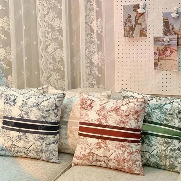 

2021 luxury cushion brand decorative pillow designer cushion with d letters fashion cushions cotton covers home decor 2108103lz