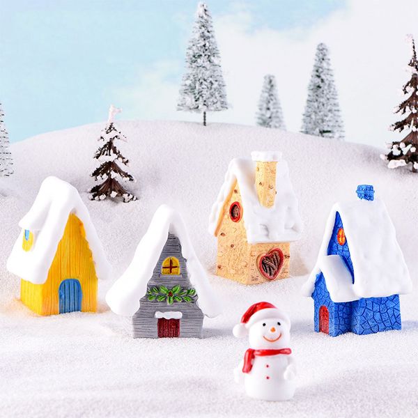 Mini Natale decora le figurine della casa di Babbo Natale con la neve Paesaggio in miniatura del giardino fatato