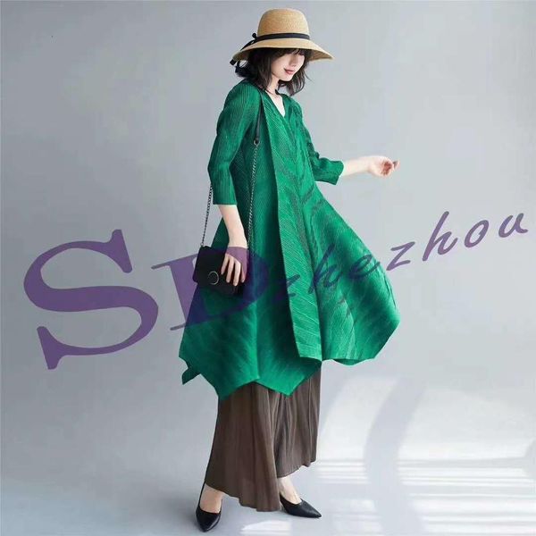 

dress miyake pleated one-piece three quarter v-neck a-line, Black;gray