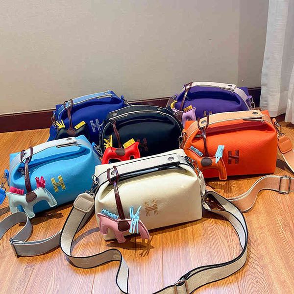 

letter canvas upscale hand s for women 2020 fashion shoulder luxury popular cute pendant casual ladies crossbody bag, Slivery;golden