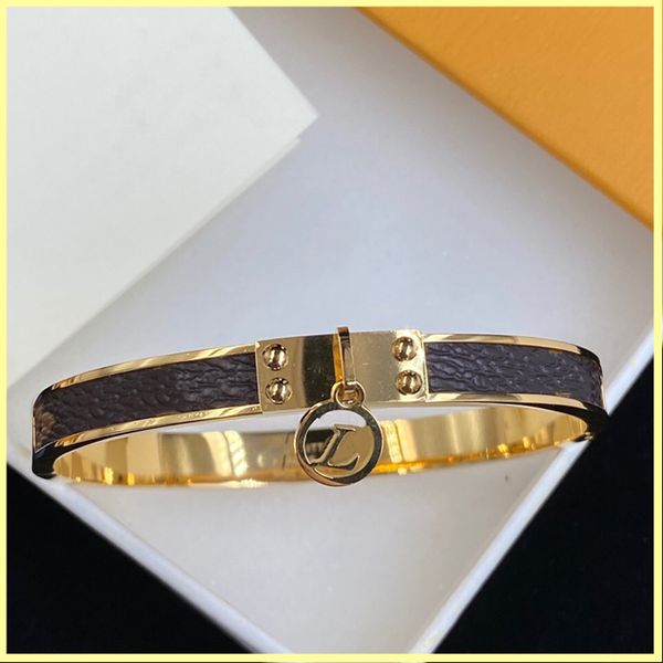 Braccialetto di design di lusso da donna da uomo Moda catena d'oro Lettere Pendenti in pelle L Bracciali per le donne Regalo di gioielli da sposa per feste Nuovo