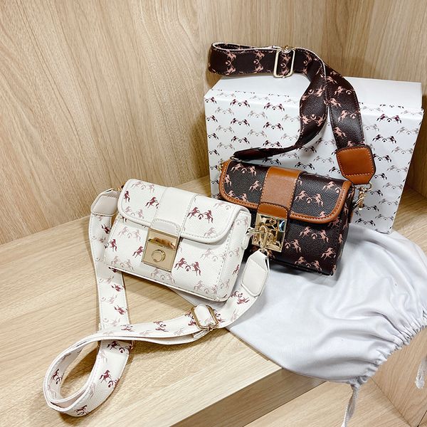 

7 inch double horse printed womens bagpu hand bagbrand design square bagmessager bag with golden buckle
