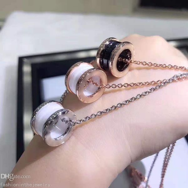 Collana di moda Gioielli firmati gioielli con diamanti di lusso Platino catena in oro rosa Collane con ciondolo a molla in ceramica nera bianca regalo di nozze per le donne all'ingrosso