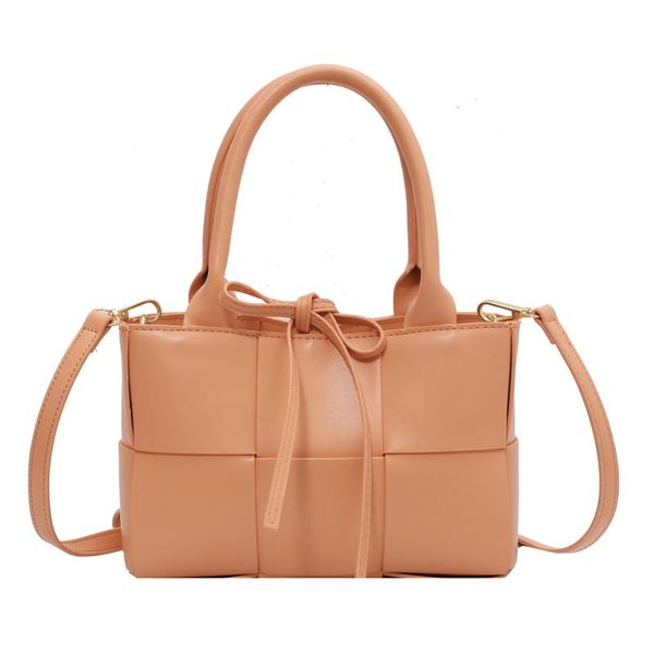 

evening bags 2021 small fresh woven square word portable messenger bag fashion trend mobile phone wallet