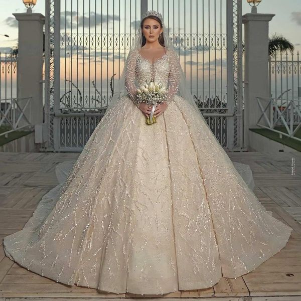 Abiti da sposa di lusso in avorio Dubai Ball Gown Abiti da sposa a maniche lunghe con scollo a V trasparente Abiti da sposa con applicazioni di perline di cristallo Vestido De Novias