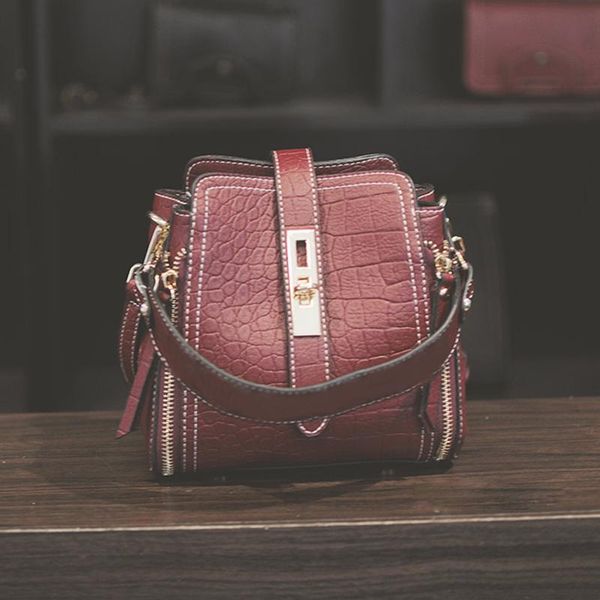 

western style bag ladies 2021 all-match high-end fashion messenger bucket cosmetic bags & cases