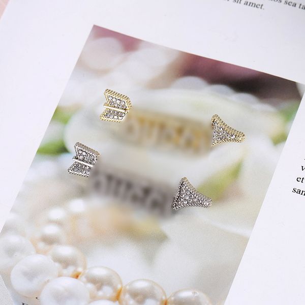 

g family brooch with diamond new style ancient brooch, Gray