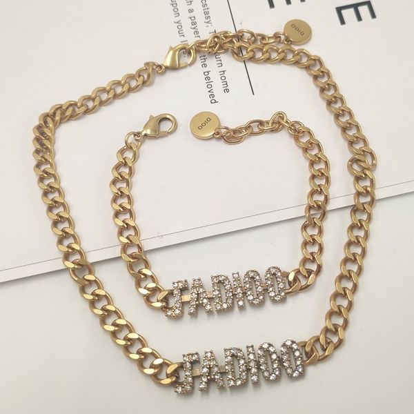 

2021 new designer family's 2021 diamond inlaid letter necklace, Silver