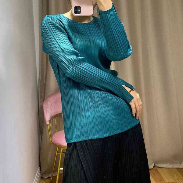 

knits fashion style long sleeve solid o-neck fold the cuff split t-shirts, White