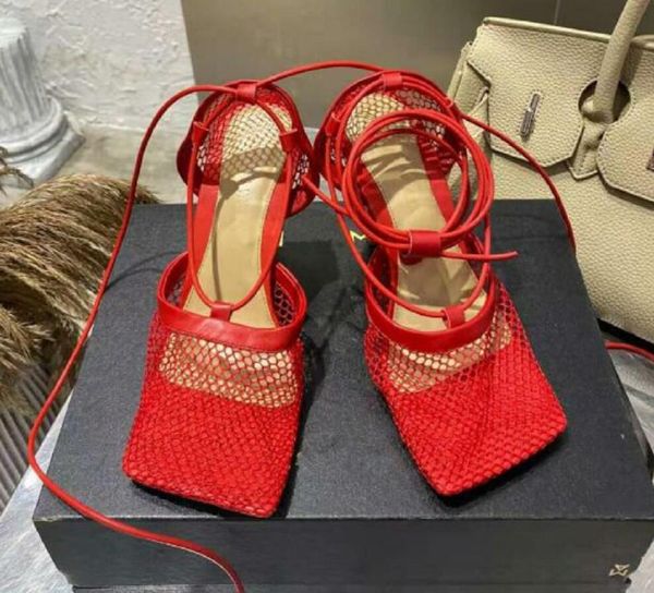 Luxus-Designer-Sandalen in roter Farbe, High Heels, eckige Zehen-Kleidschuhe, Netz- und Beeren-Kalbstretch-Damen-Sexy-Kette-Schuhe, modische Stretch-Pumps