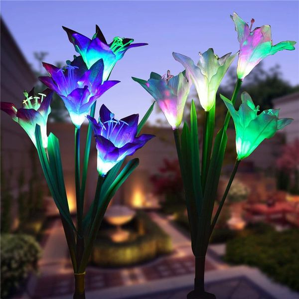 Lâmpadas solares ao ar livre Luzes de estaca de jardim atualizada à prova d'água com 4 lírio flor 7 cores mudando LED