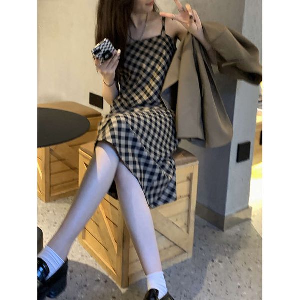 

inside, autumn feminine design, plaid suspender, White;black