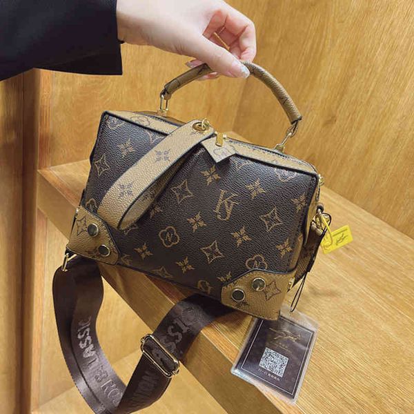 

2022 factory wholesale laohua female winter korean fashion box messenger versatile broadband one shoulder small square bag