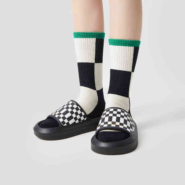 

wholesale 2022 new summer fashion women couples black white checkerboard slippers non-slip soft beach sandals zapatillas mujer y220214