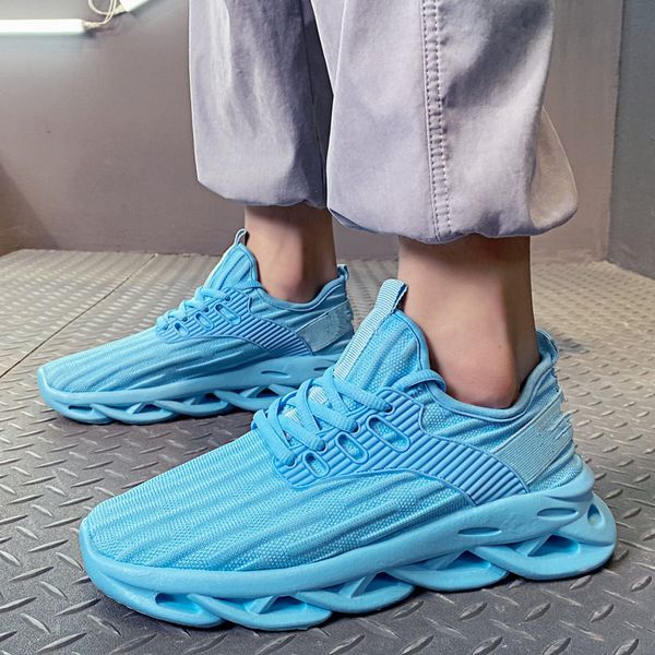 

2021 spring knitting shoes men soft breathable blue fashion mens sneakers lightweight blade shoes men casual hommes chaussures