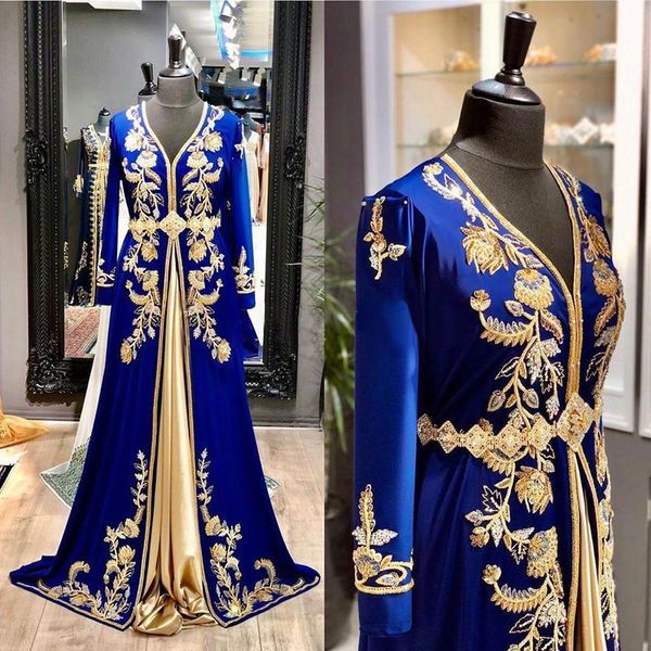 Royal Blue Prom Vestidos Elegant Gold Appliqued Lace Beads V Pescoço Mangas compridas Vestido de noite formal Árabe Turquia Ruched Silk Setin Party Gastal Vestidos Robe de Mariée