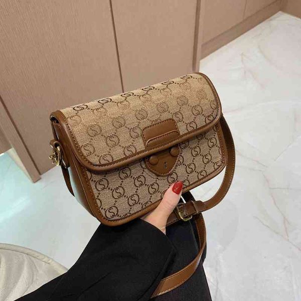 

design new and winter women's printed single shoulder fashion versatile messenger saddle bag handbags