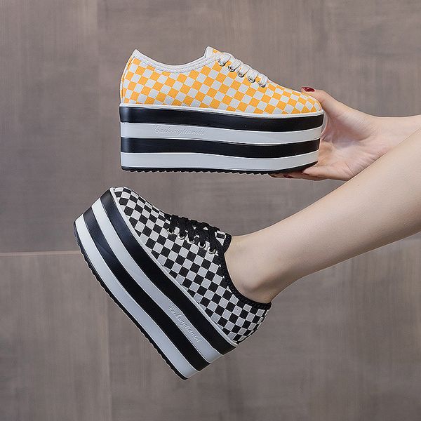 

Women's canvas shoes with thick soles and high height black and white plaid muffin casual shoes Fashion lace-up sandshoes