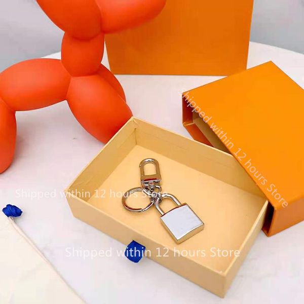 

keychains mp5985 luxury high-quality metal keychain high-end brand lock shape key chain backpack accessories birthday gift, Silver