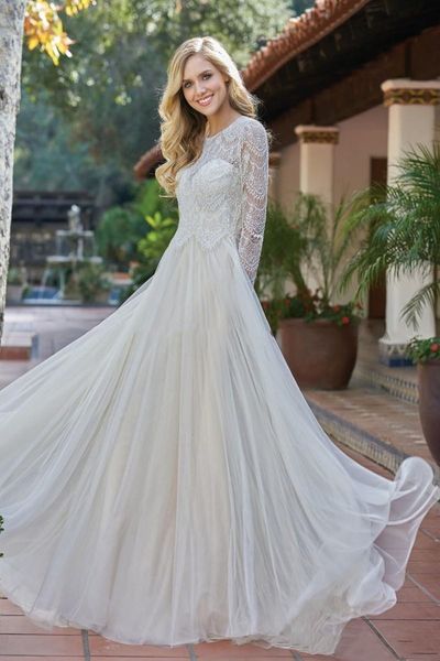 

2021 bridal gowns sweetheart tulle a-line wedding dresses with long sleeves buttons back lace coats robe de marrige, White