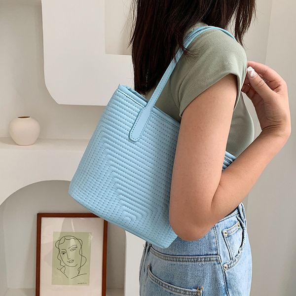 

niche design bag 2021 new fashion womens all-match underarm bag handbag tote bag 2in1 bucket shoulder width 20cm