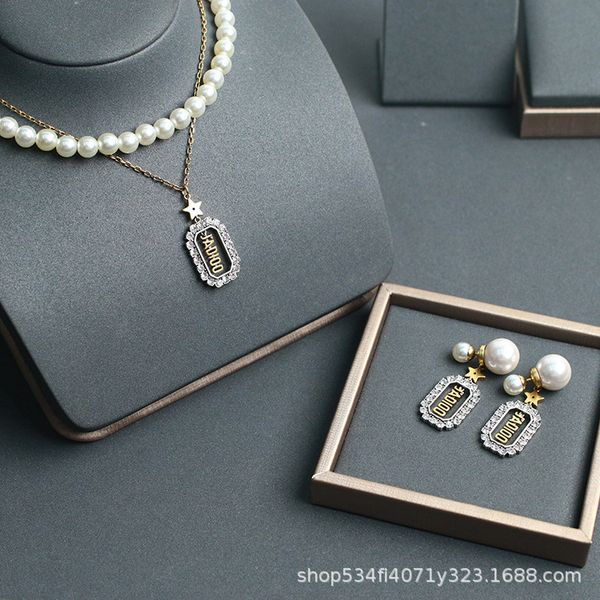 

2021 new designer 2021 new pearl letter earrings necklace, Black